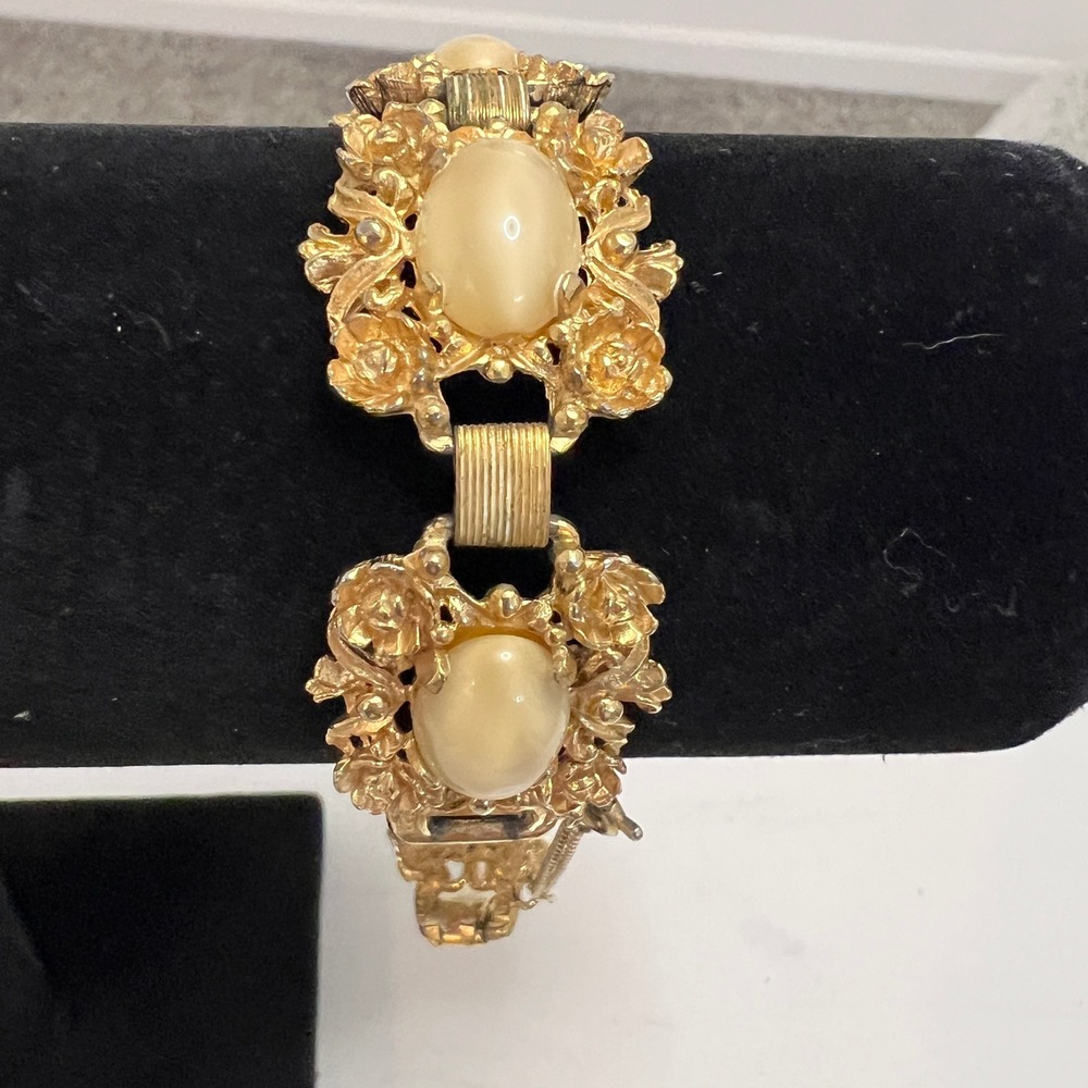 Vtg Judy Lee Bracelet Gold Tone Faux Moonstone Oval Cabochon Floral MCM‎ Signed